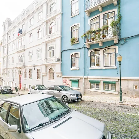 Estrela Neoclassical Apt- River View Apartment