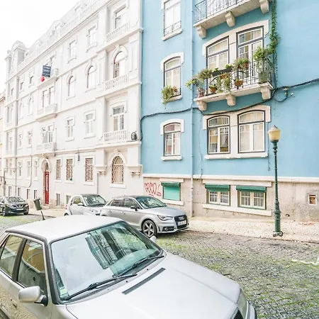Estrela Neoclassical Apt- River View Apartment