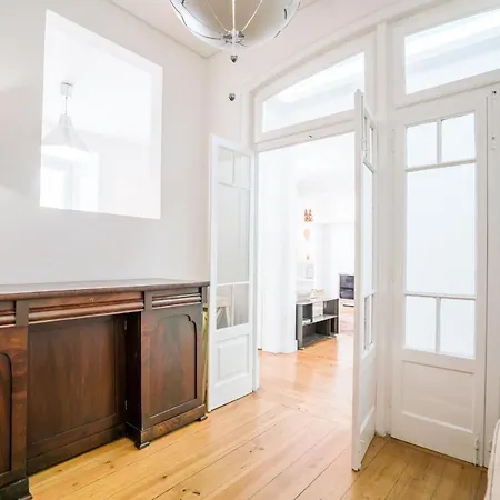 Estrela Neoclassical Apt- River View Apartment Lisbon